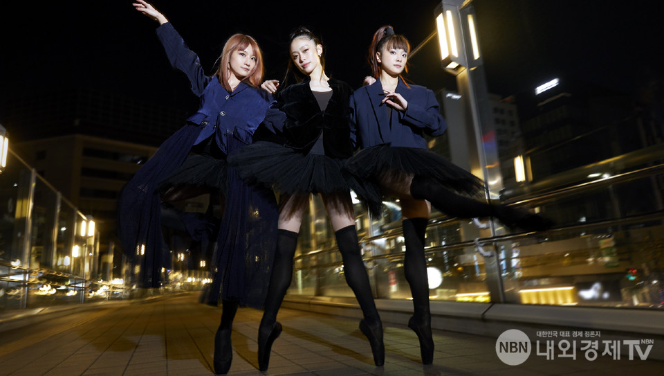 크립토게임즈가 디센트럴랜드 크립토아트갤러리에서 NFT로 전시 중인 발레그룹 '포인트' / 자료=크립토게임즈