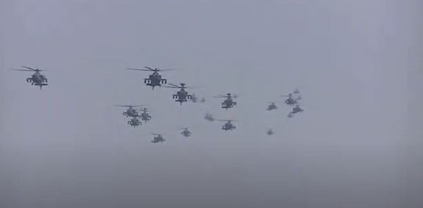 ▲주한미군 공격헬기 대대가 훈련을 진행하고 있다. (사진출처=유튜브 캡처)