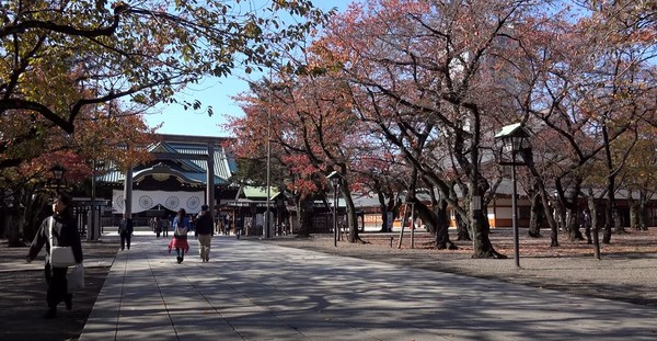 ▲일본 초당파 모임 의원들이 야스쿠니 신사를 참배했다. (사진출처=유튜브 캡처)