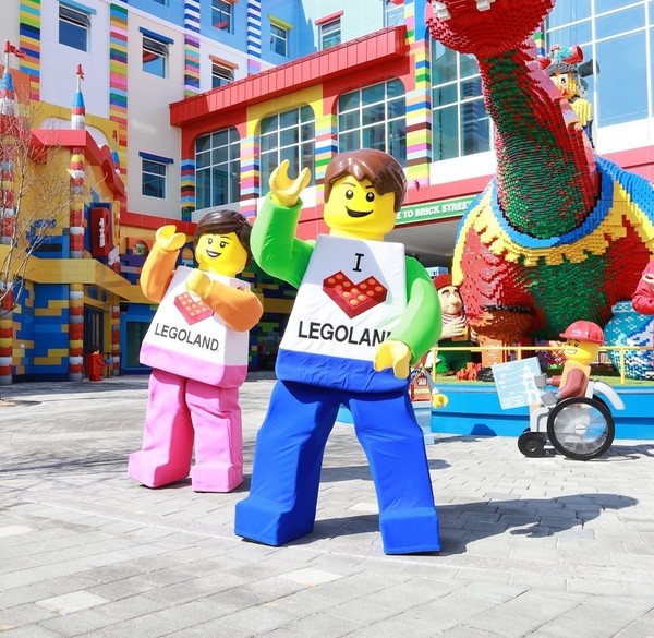 국내 첫 글로벌 테마파크인 춘천 레고랜드 코리아 리조트(레고랜드)가 내일(5일) 어린이날에 정식 개장한다. / 사진=레고랜드 인스타