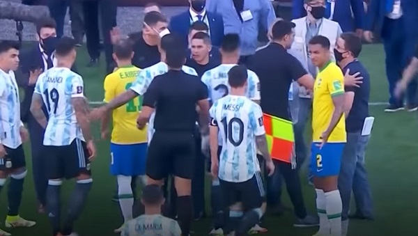 지난해 9월 5분만에 중단된 브라질과 아르헨티나의 남미 예선 6라운드. / 사진=유튜브 엠빅뉴스