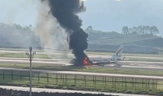 중국에서 120명이 탑승한 여객기에 불이 붙는 화재가 발생했다. / 사진=SBS 방송