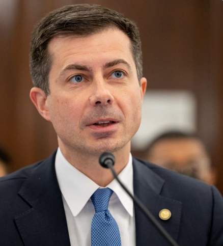 사진=피트 부티지지 미국 교통부 장관 트위터