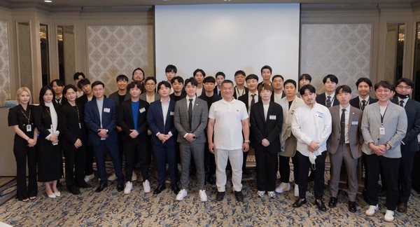 '파이널나인 그레이트 오너스 미팅'을 마치고 기념촬영하는 본사 및 직영점 관계자들. 사진=파이널나인 제공