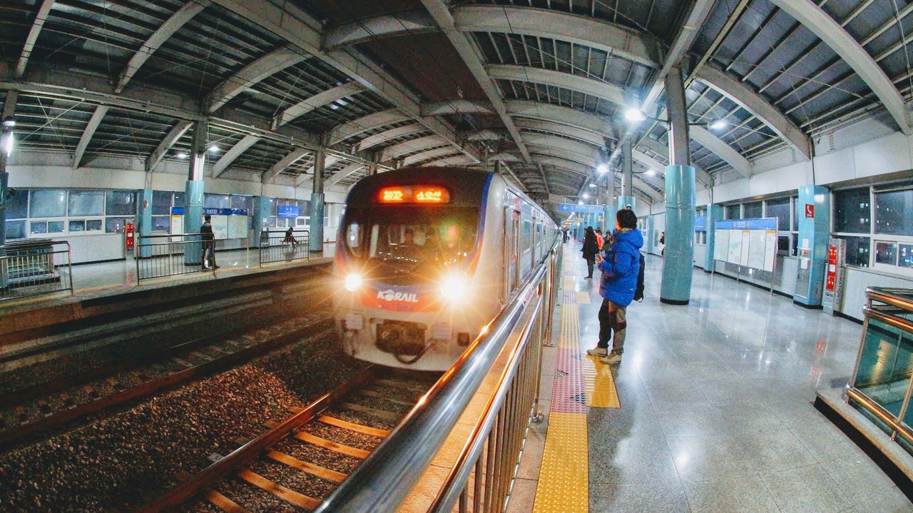 서울지하철 남영역 선로를 무단횡단하던 60대 남성이 사망하는 사고가 발생했다. [사진=양상현 기자]