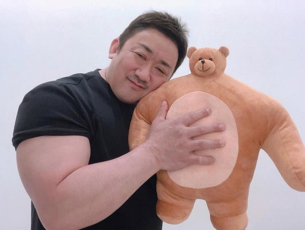 배우 마동석·손석구·최귀화 주연의 영화 '범죄도시2'가 천만 관객을 돌파한 가운데 마동석의 프로필이 재조명받고 있다. /사진=마동석 SNS