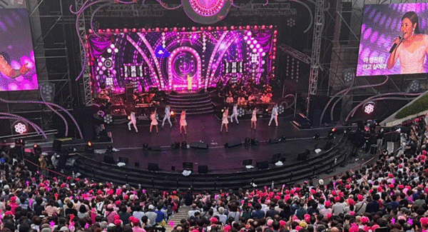 트로트 가수 송가인이 바쁜 스케쥴을 보내고 있는 가운데 콘서트는 물론 행사 무대까지 1순위로 화려하게 접수 중이다./ 사진=송가인 인스타그램