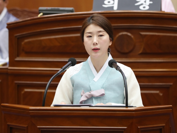 더불어민주당이 지난 12일 비상대책위원에 '30대·여성·호남' 출신인 서난이 전북도의원을 추가로 선임한 가운데 서난이 의원에 대한 관심이 쏠리고 있다./사진=서난이 홈페이지