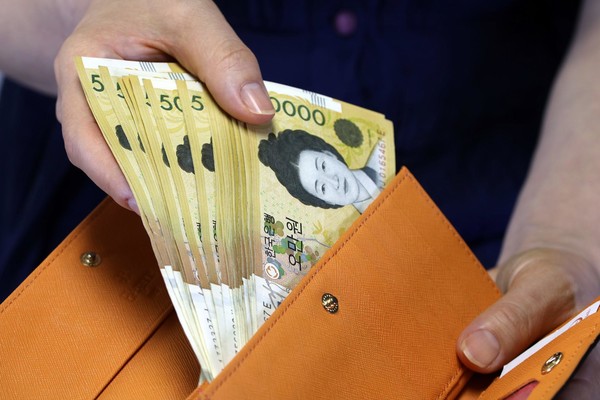 권성동 원내대표는 소상공인 손실보전금 600만원이 포함된 추가경정예산안 여야 간 합의에 대해 "조금 더 여야 간 이견을 좁히고 조금 더 노력해서 내일은 반드시 추경을 통과시켜서 자영업자들과 소상공인들에게 기쁨을 드리도록 하겠다"라고 밝혔다./사진=픽사베이