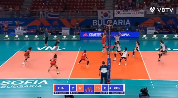 국제배구연맹(FIVB) 발리볼네이션스리그(VNL) 3주 차 예선 라운드 태국과 9차전에서 세트 스코어 0-3(11-25 22-25 17-25)으로 완패했다. / 사진='여자배구' 태국VS한국 캡쳐