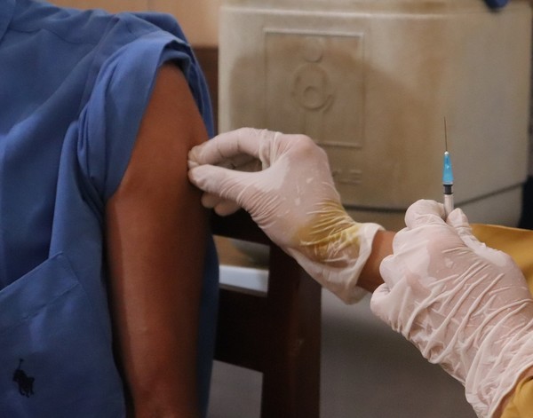 코로나19 확진자가 다시 증가하면서 오늘(5일) 백신과 진단키트 등 관련 종목에 투자자들의 눈길이 쏠리고 있다. /  사진=픽사베이