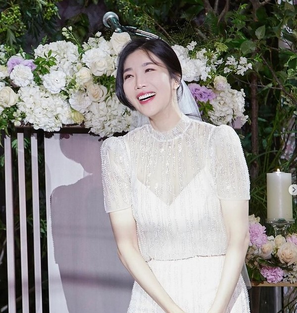 다비치의 맴버 가수 이해리가 결혼식 모습이 담긴 사진을 공개했다./사진=이해리 인스타그램 캡쳐