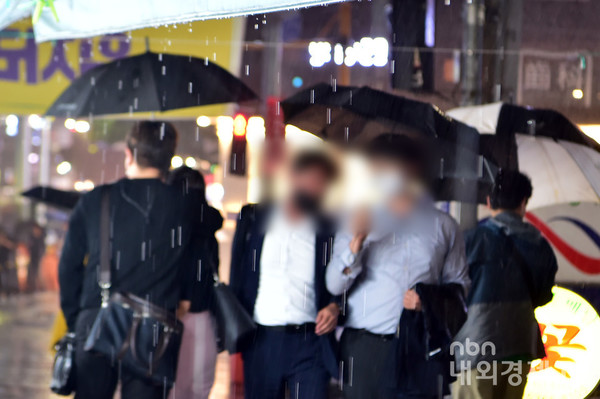 2022년 장마 기간에 돌입한 가운데 폭염과 소나기를 오가는 날씨가 지속되고 있다./ 사진=내외경제TV