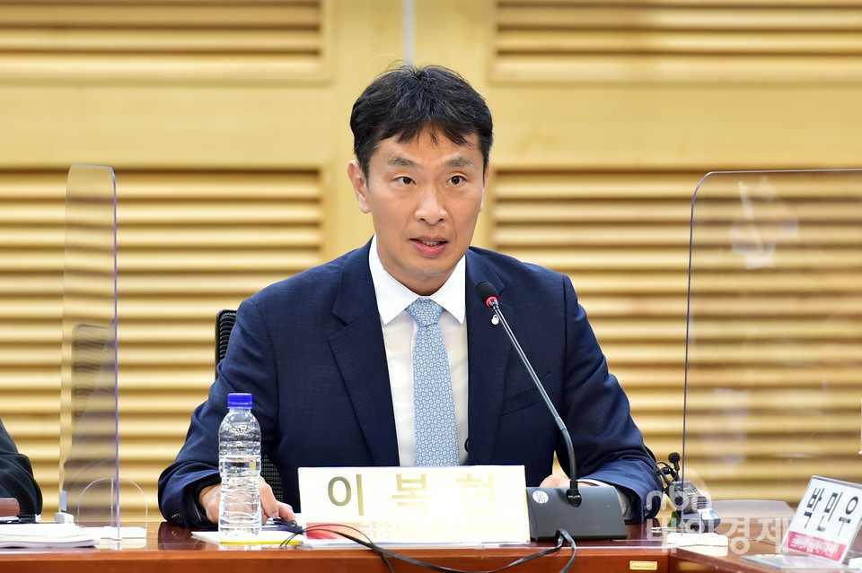이복현 금융감독원장이 발언하고 있다.