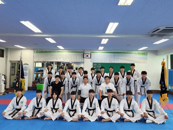사진 : 서울 체육 고등학교 태권도 선수단