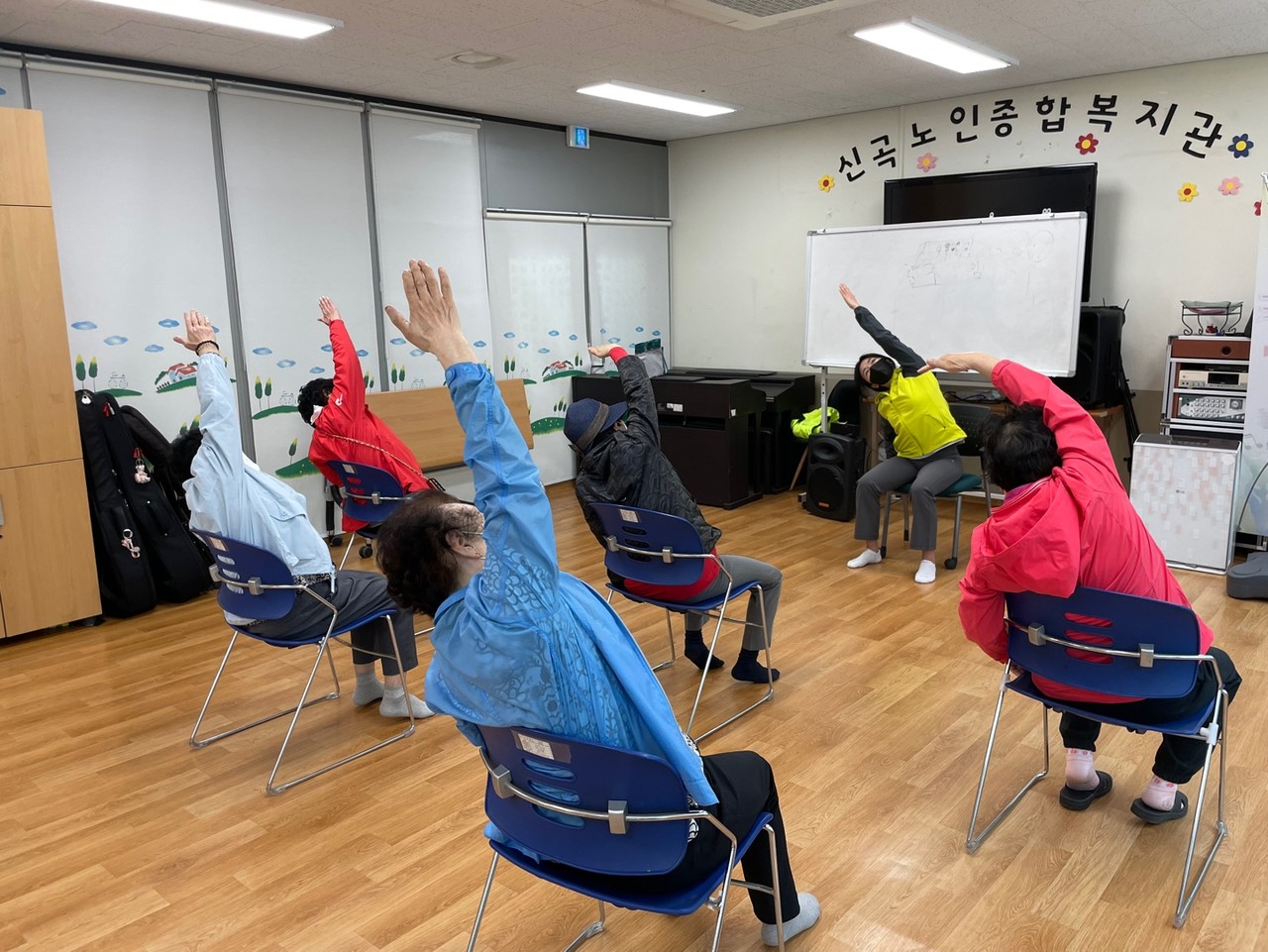 의정부 신곡노인종합복지관 쑥부쟁이 프로그램 모습 [사진=신곡노인종합복지관]