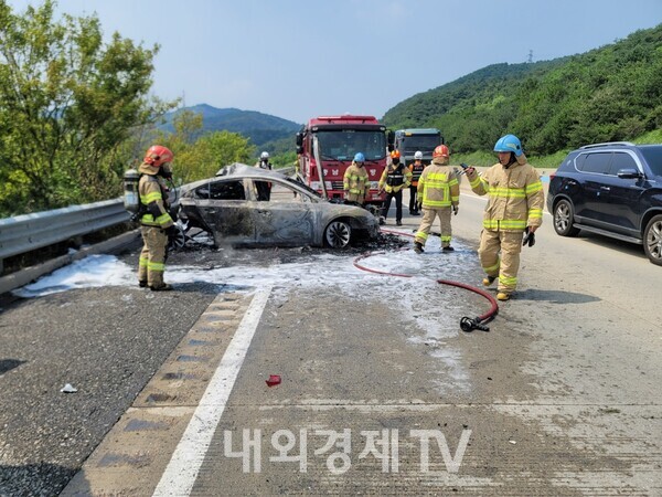 충남 당진 고속도로서 승용차 추돌한 유조차...1명 사망