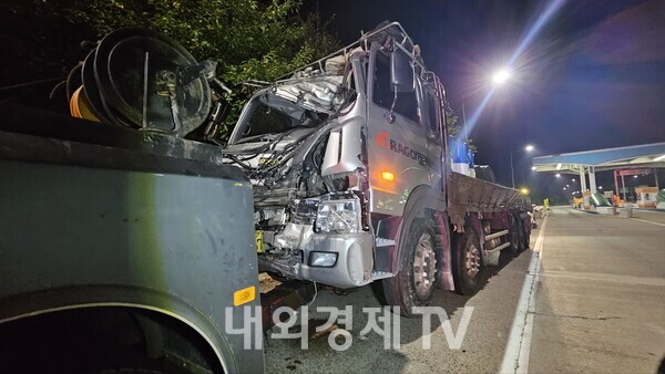 충북 옥천 경부고속도로 삼양터널 화물차 추돌....아찔했던 순간