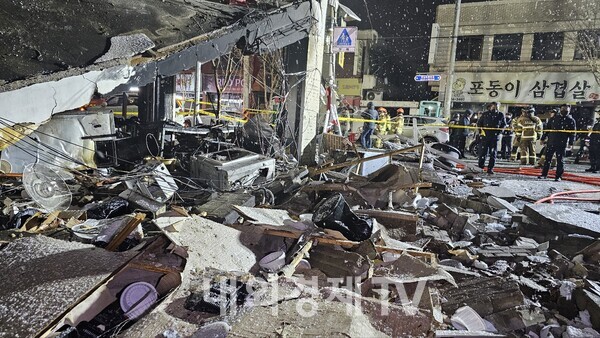 24일 밤 8시 52분쯤 대전 대덕구 오정동의 한 식당 건물에서 가스폭발로 인한 화재가 발생해 12명이 부상을 입었다.  
