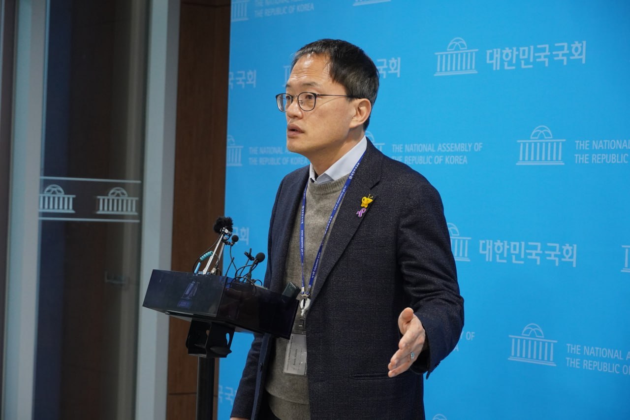 더불어민주당 박주민 의원이 19일 국회 소통관에서 기자회견을 갖고 있다. [사진=박주민의원실]