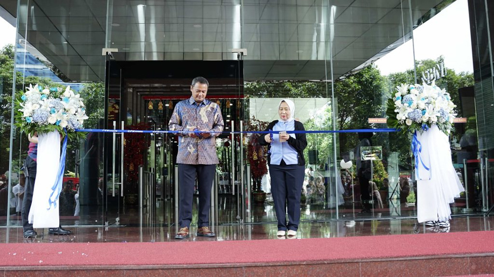 지난 2월 Olvy Andrianita 상품선물거래규제국(Bappebti) 장관(오른쪽)이 CFX 타워 커팅식에 참가했다. / 사진=상품선물거래규제국