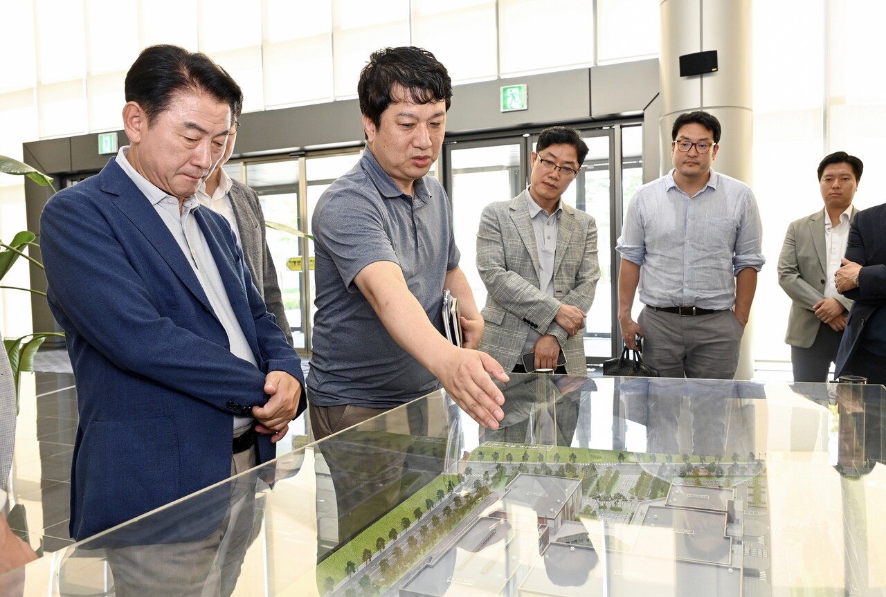 김동근 의정부 시장, 첨단기술 기반 미디어 콘텐츠 산업 육성 위해 대전 스튜디오 큐브 방문 < 수도권 < 전국 < 기사본문 -  내외경제TV