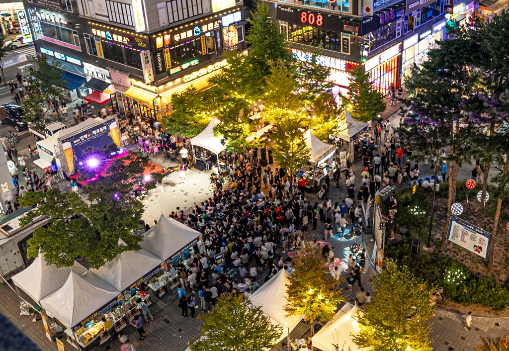 시원한 여름의 즐거움을 선사한 제3회 민락맥주축제 모습 [사진=의정부시상권활성화재단]