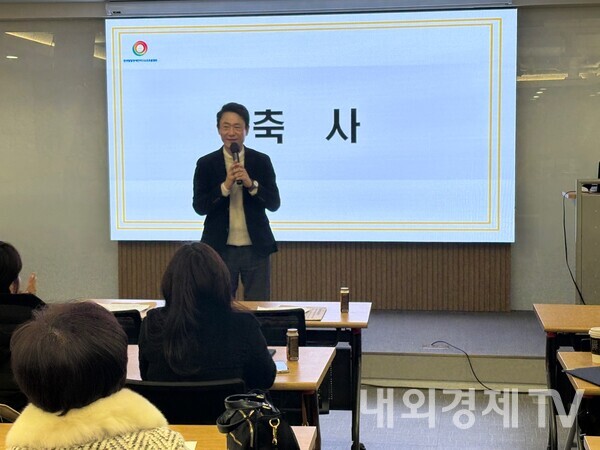 박정권 국회의장 비서관이 축사를 진행하고 있다. (사진=내외경제TV)