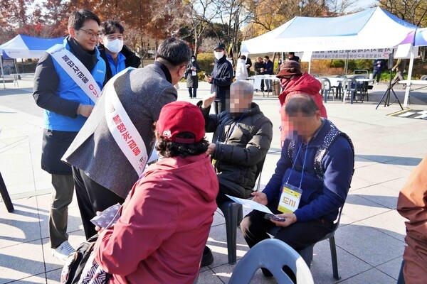우리은행이 서민금융진흥원과 함께 서민·취약계층 불법 사그융 피해 예방을 위한 릴레이 캠페인에 나선다. (사진 제공=우리은행)