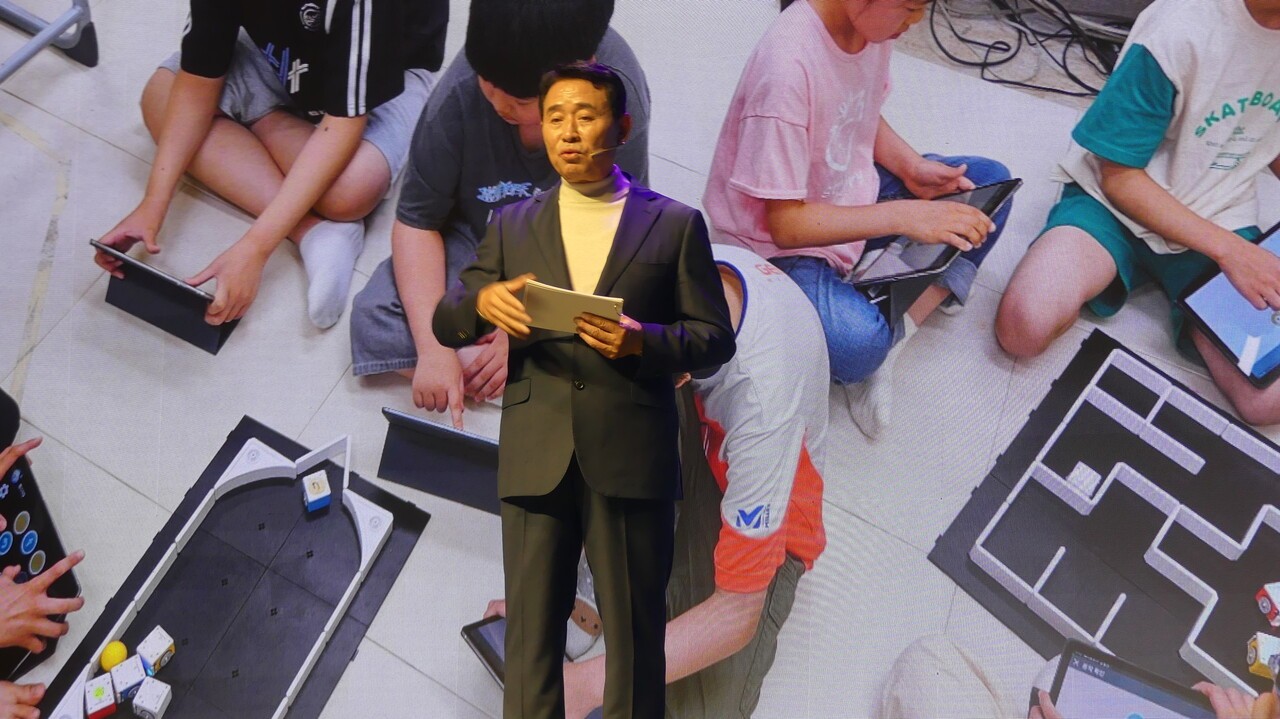 가장 먼저 강조한 것은 ‘돌봄’이었다. 백 시장은 “이제 돌봄의 사각지대가 포천의 자랑이 되었다”며 “0세부터 12세까지 365일 24시간, 부모님이 언제 어떤 상황에서든 안심하고 아이를 맡길 수 있는 체계를 구축했다”고 설명했다. [사진=양상현 기자]