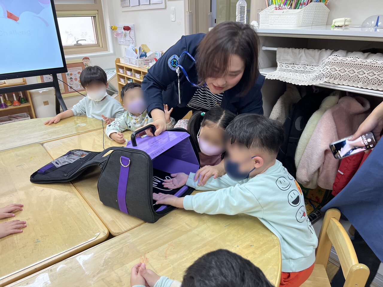 경기도의료원 포천병원이 포천시보건소와 손잡고 지난달 31일부터 이달 25일까지 약 한 달간 진행한 ‘찾아가는 감염병 예방교실’의 현장 모습 [사진=경기도의료원 포천병원]