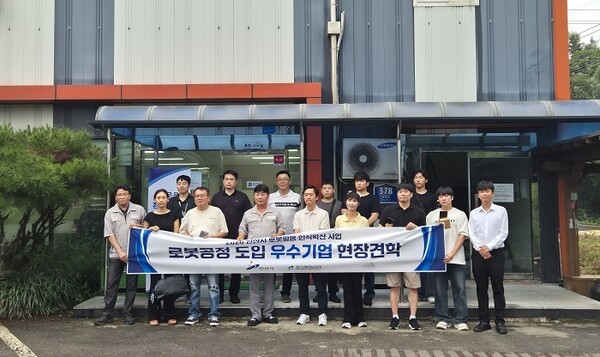 디밀리언, 제조기업 20여명 대상 로봇 자동화 현장견학 진행 - 뉴스 썸네일 이미지